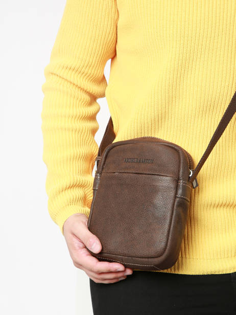 Cross Body Tas Arthur & aston Bruin cristiano 1082 ander zicht 1